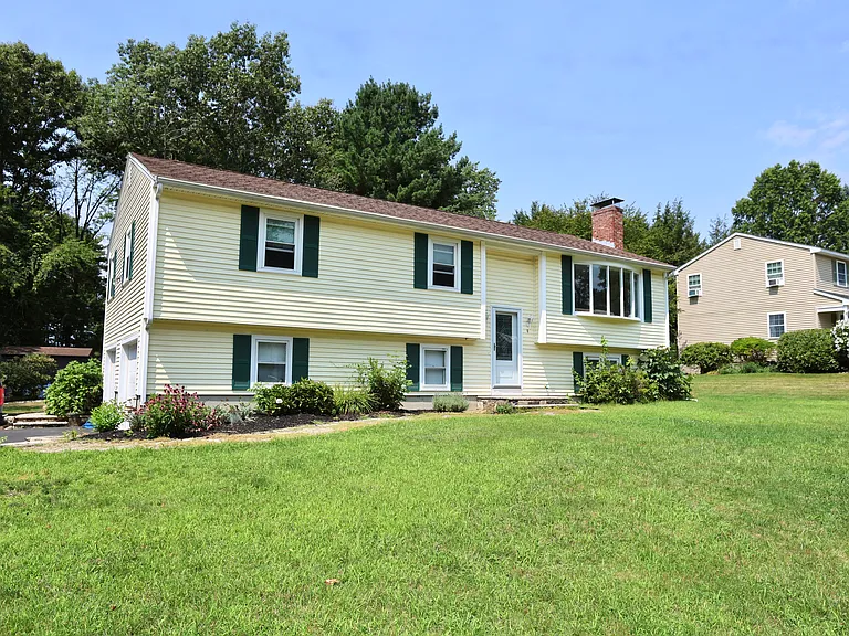 9 Concord Rd — Photo 1