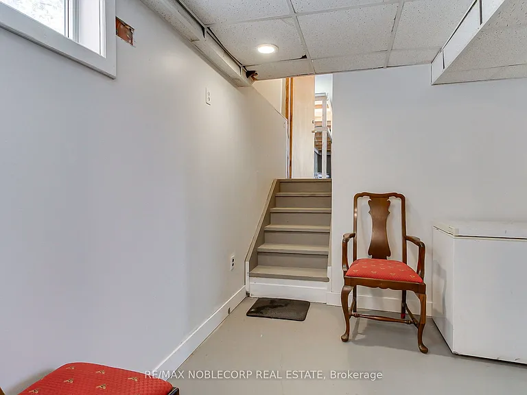 17 Larkdale Cres — Photo 35