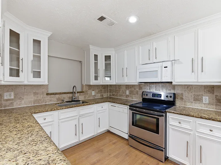9638 Pine Lake Dr — Photo 21