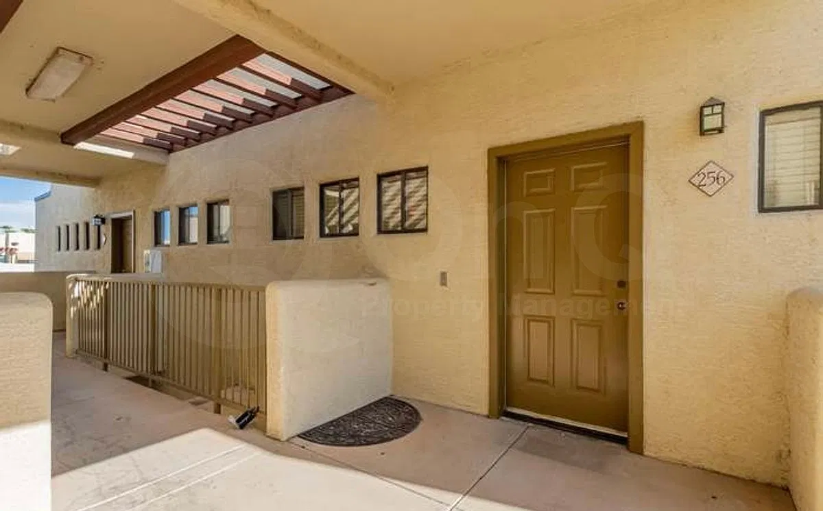 3 bed, 2.0 bath, 1064 sqft, $1,799 — Photo 2