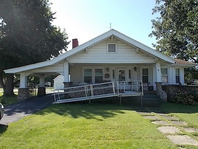 1st image of 303 W State Highway 16