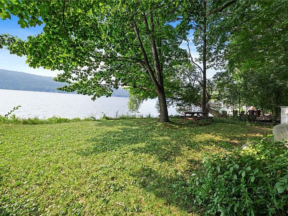 5th image of 940 E Lake Rd