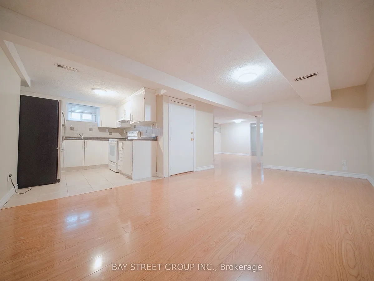 Photo 2 of 20 - 56 Corby Cres #LOWER - Brampton, ON Building Photo - 56 Corby Cres #LOWER