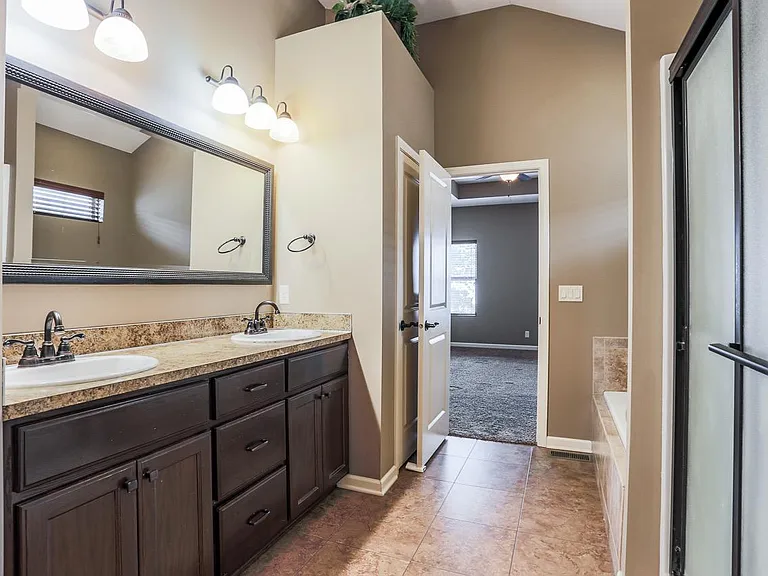 17020 Cypress St — Photo 11