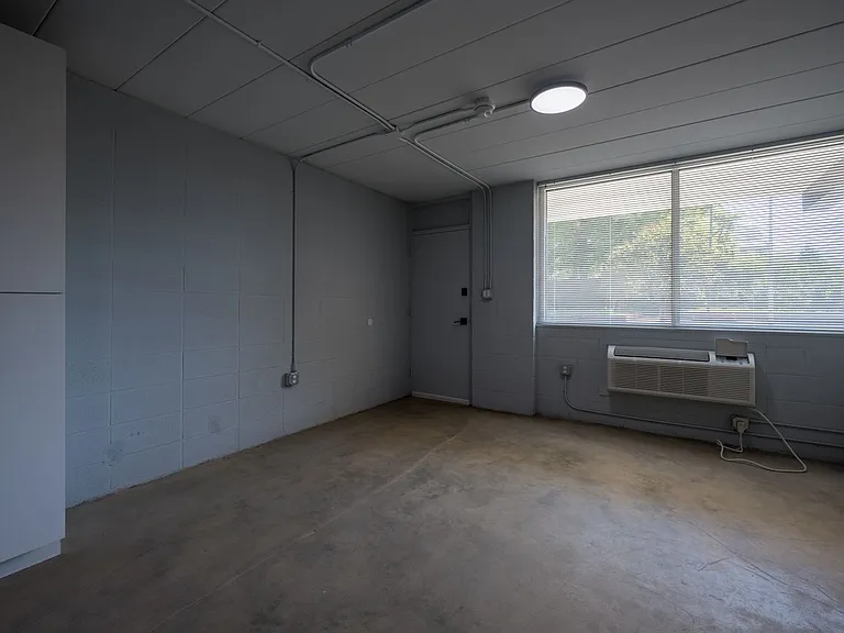 Calhoun Lofts & Thunderbird Flats — Photo 11