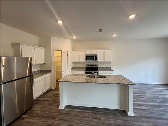 5th image of 156 Heartland Dr