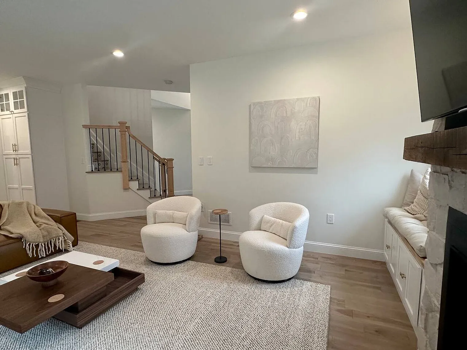 6 bed, 4.0 bath, 5005 sqft, $23,602 — Photo 4