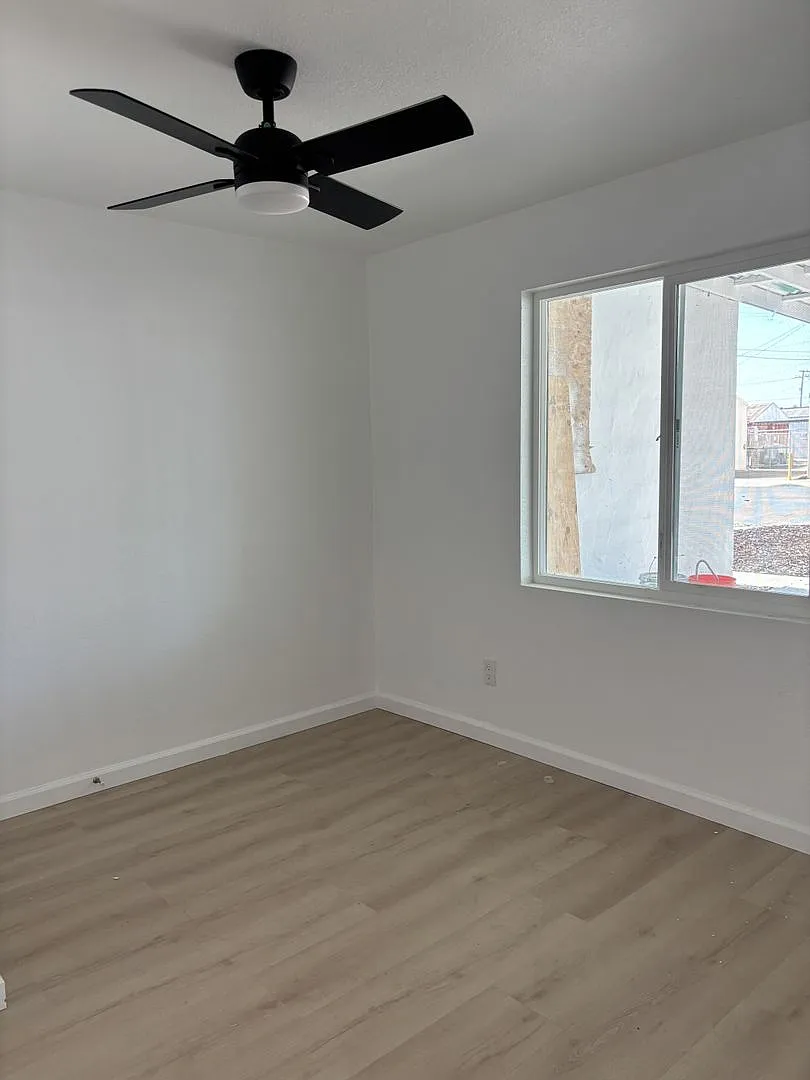 Charming 2-Bedroom 1-Bathroom House 218 Oak St., Unit C — Photo 3