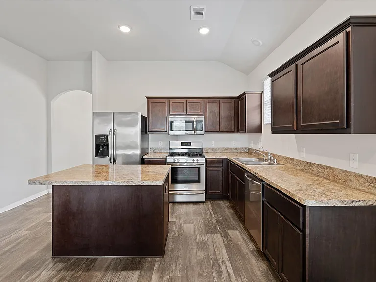 5126 Chester Springs Ln — Photo 3