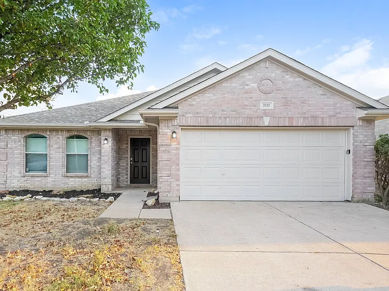 3737 Sapphire St — Photo 1