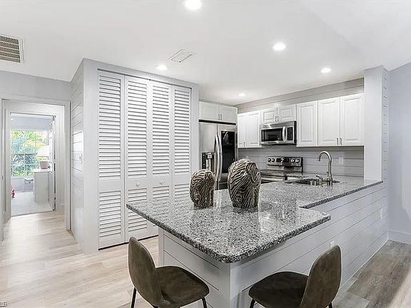 5th image of 5635 Turtle Bay Dr APT 8