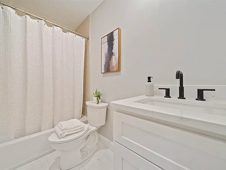 52 Bellevue St #2 — Photo 14