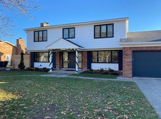 2071 Greenview Dr, Ann Arbor, MI 48103