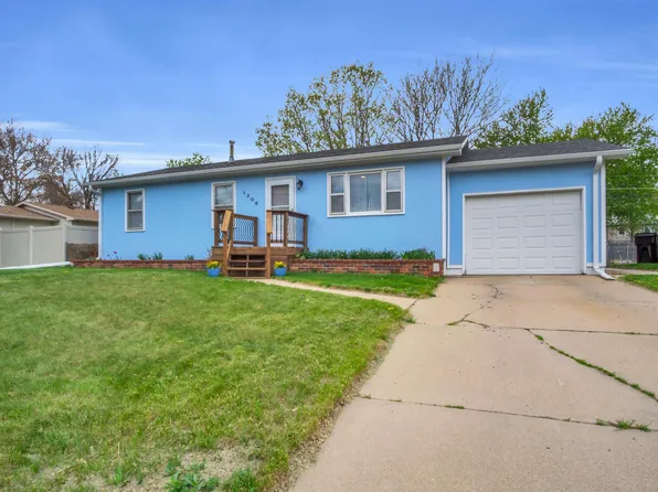 1306 12th Ave, Kearney, NE 68845