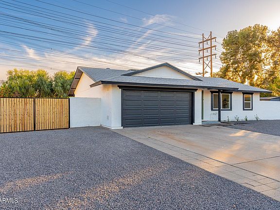 3rd image of 601 E DIAMOND Drive