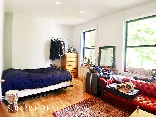 Rented by Sunrise Real Estate | media 2
