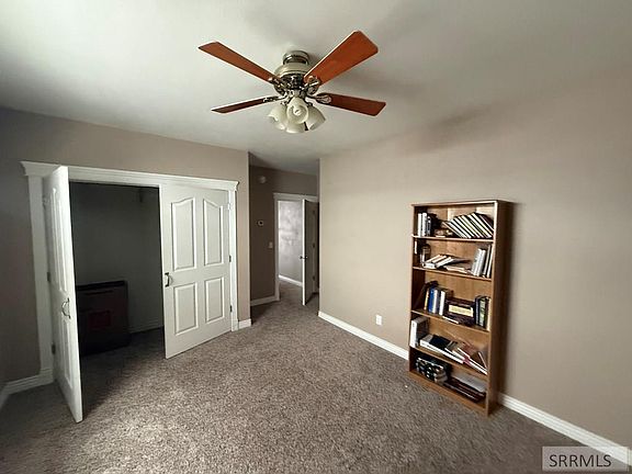 3rd image of 354 E Lower Rock Creek Rd