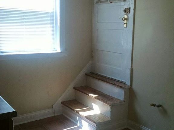 3rd image of 4022 W Melrose St #G