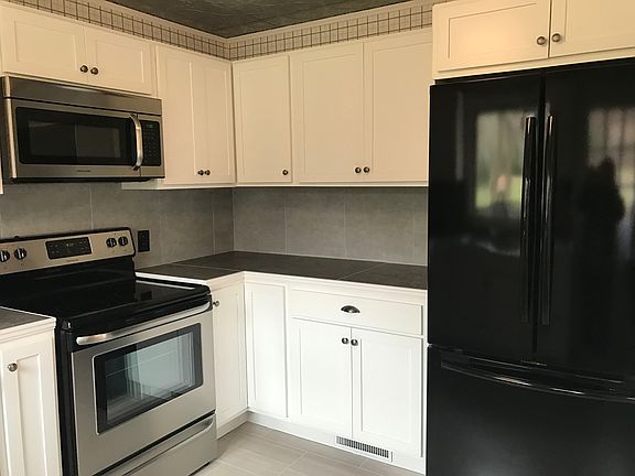 3rd image of 1029 Long Crescent Dr
