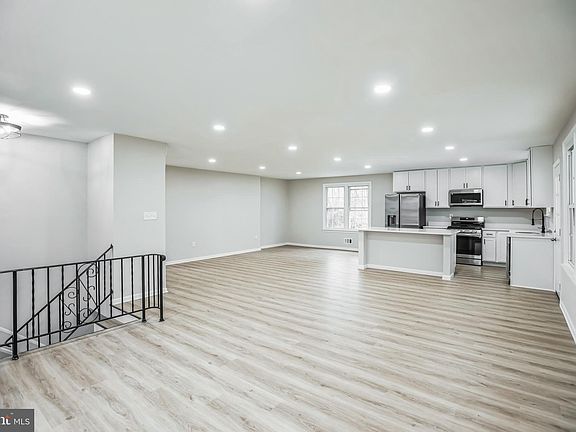 4th image of 5201 Roblee Dr