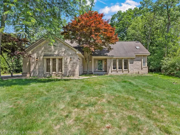 5120 Langlewood Ct, West Bloomfield, MI 48322