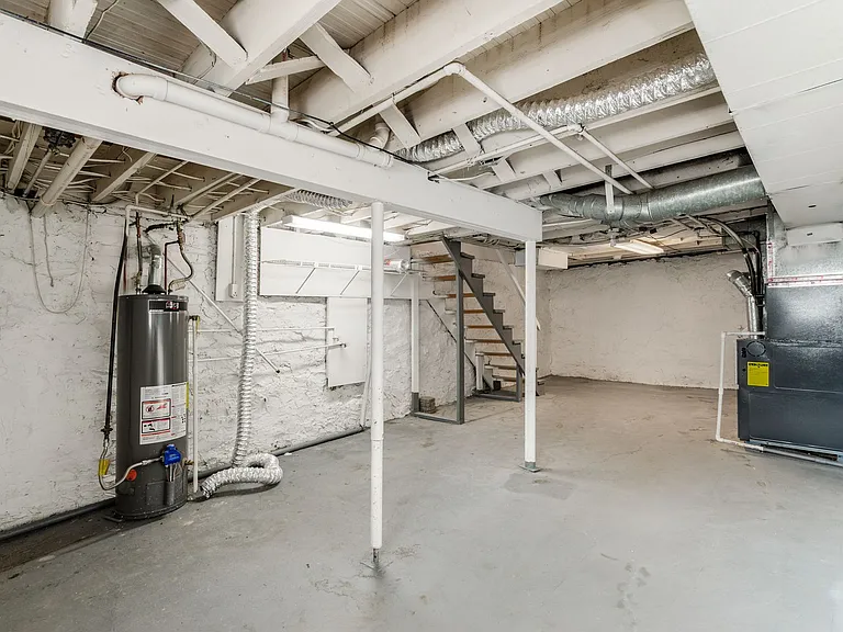 526 S Drexel Ave — Photo 11