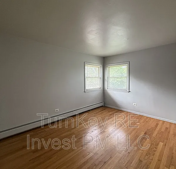 5900 Butterfield Rd #9 — Photo 6