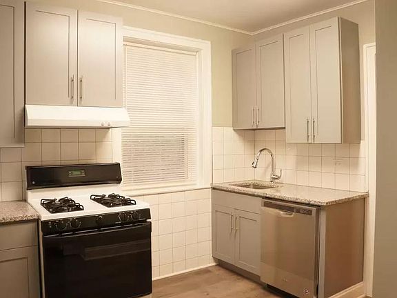 3rd image of 2740 W Winnemac Ave #3F