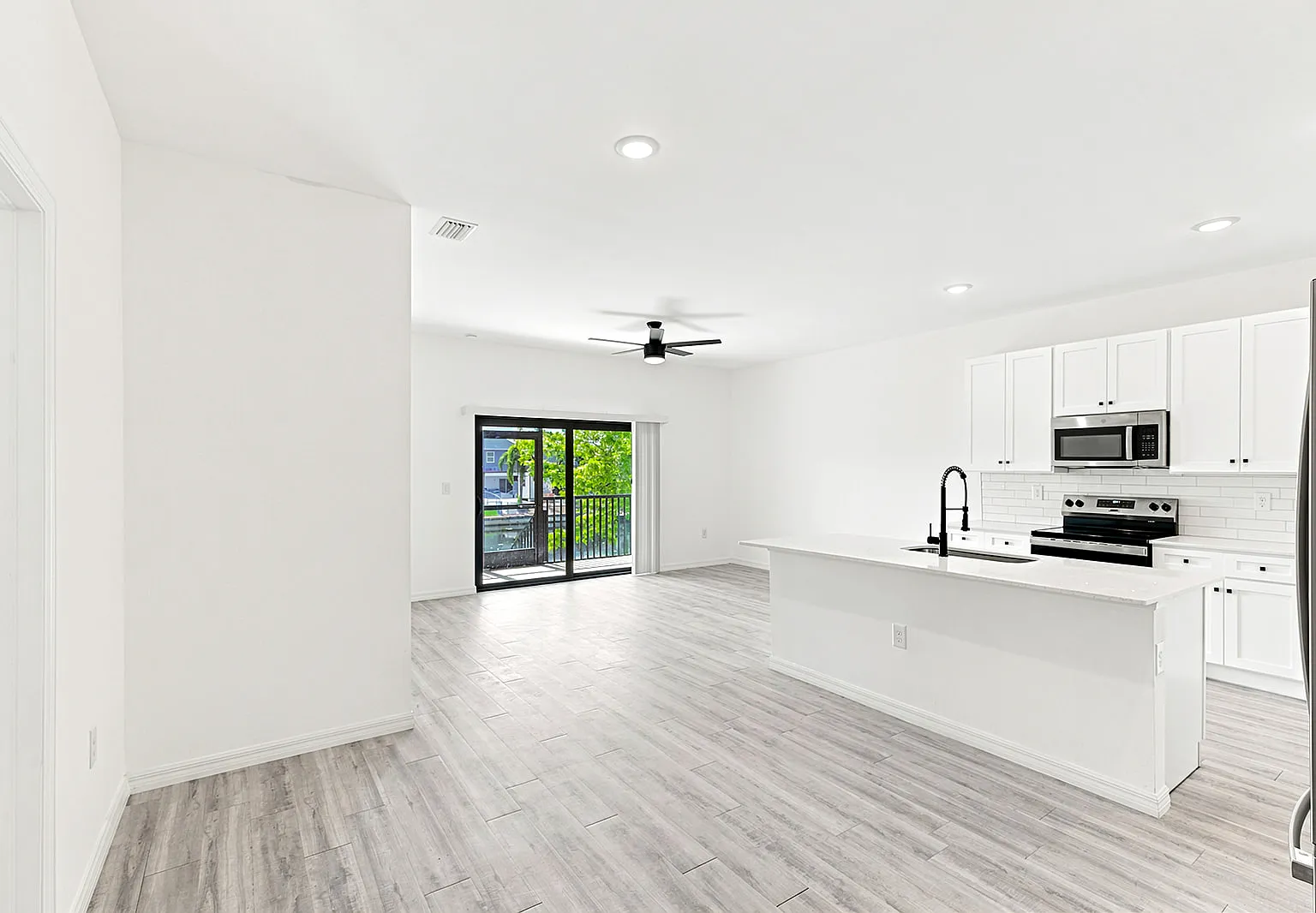 3 bed, 1300 sqft, $1,890 — Photo 3