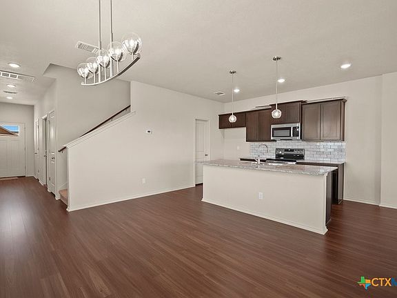 5th image of 261 Monty Ave