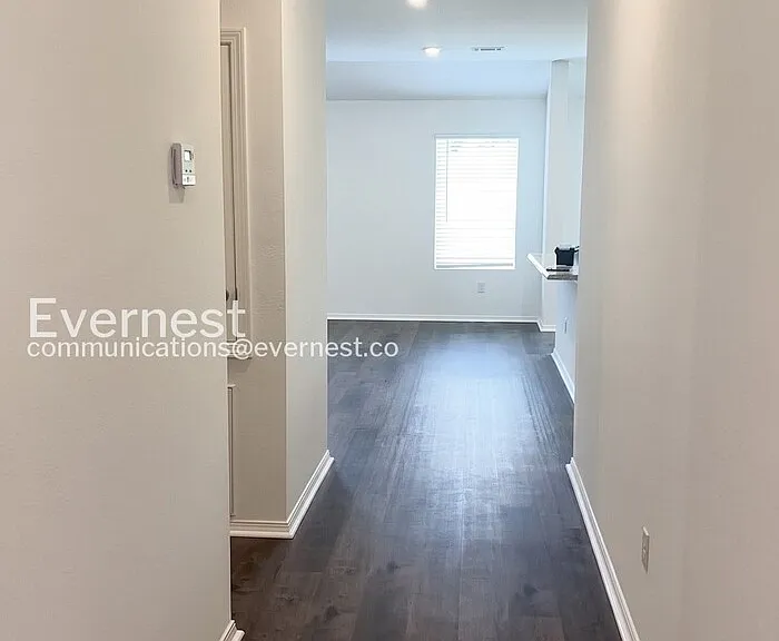 6680 Hollywood Ave — Photo 8