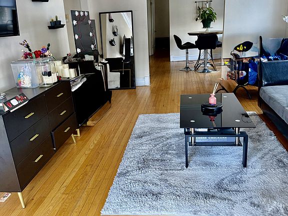 3rd image of 4425 W Fullerton Ave #3