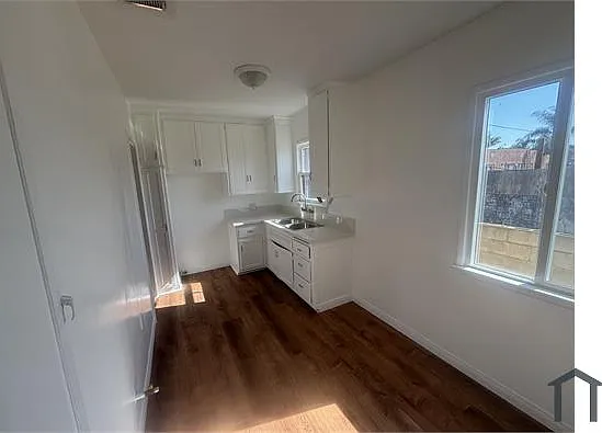2040 W Florence Ave #8 — Photo 11