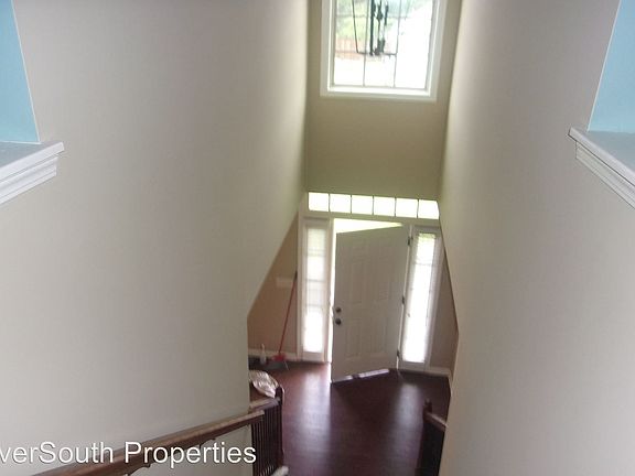 3rd image of 9 Lincolnshire Ln