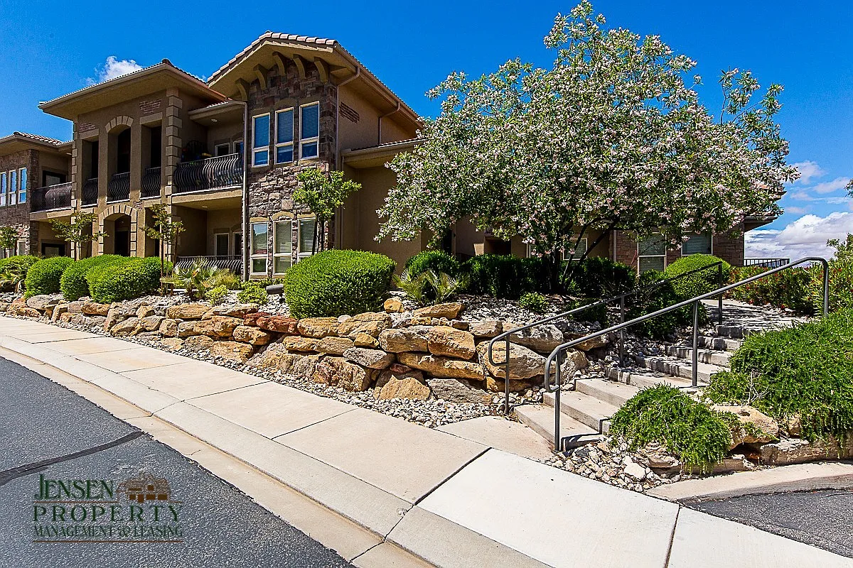 Three Bedroom with Views! — Photo 3