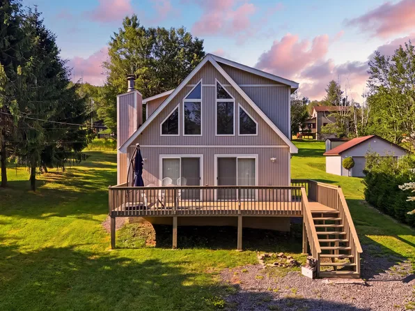 965 Westwood Dr, Lake Ariel, PA 18436