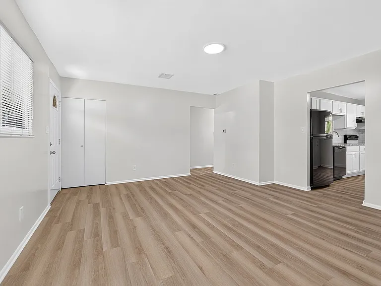 5168 Mapleridge Dr — Photo 6