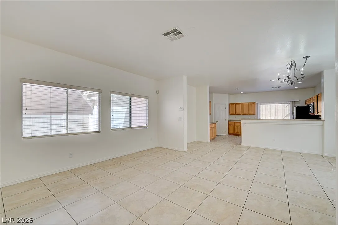 4 bed, 3.0 bath, 2404 sqft, $2,195 — Photo 4