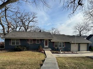 9 Anchor Dr, Lake Tapawingo, MO 64015