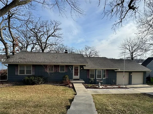 9 Anchor Dr, Lake Tapawingo, MO 64015