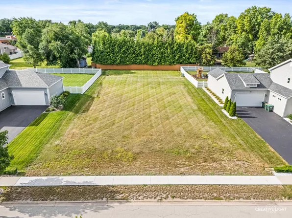 25233 W Town Center Cir, Channahon, IL 60410