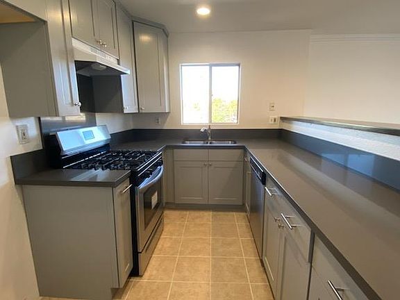 3rd image of 14006 Vanowen St