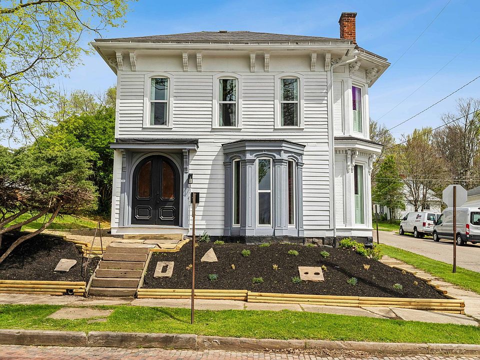 1st image of 119 E Burgess St