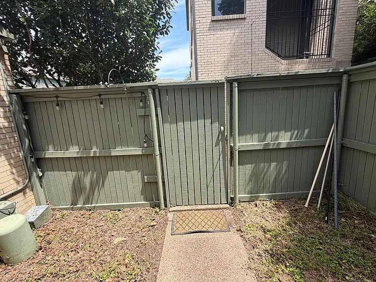 2633 McCart Ave — Photo 15