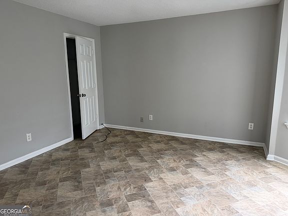 4th image of 3522 Poplar Shls