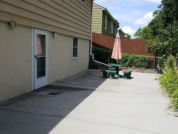 5th image of 134 Wainwright Ave