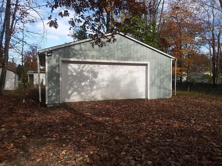 Huge, Deep garage with work bench space!