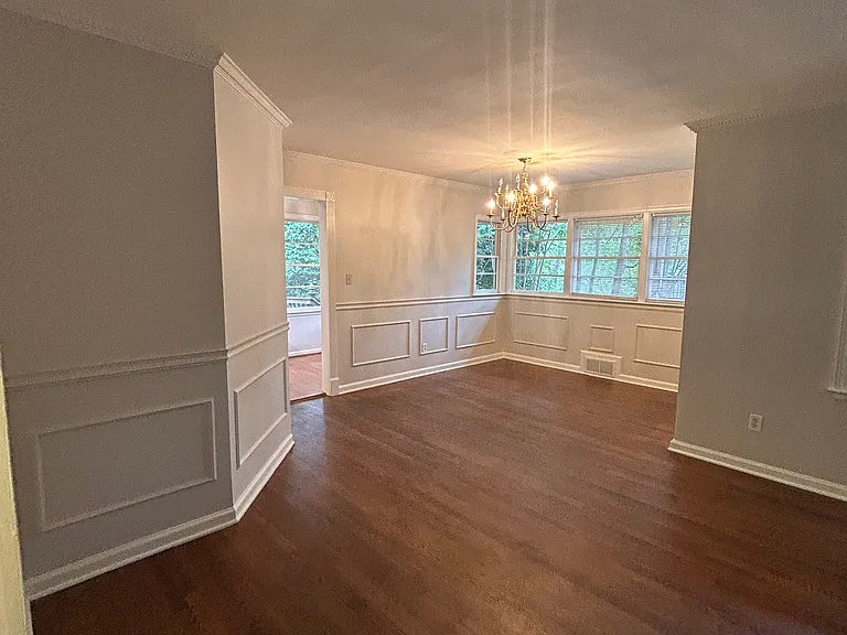 633 Clairmont Cir — Photo 2