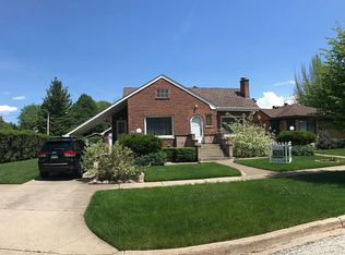 317 S Pine St, Mount Prospect, IL 60056