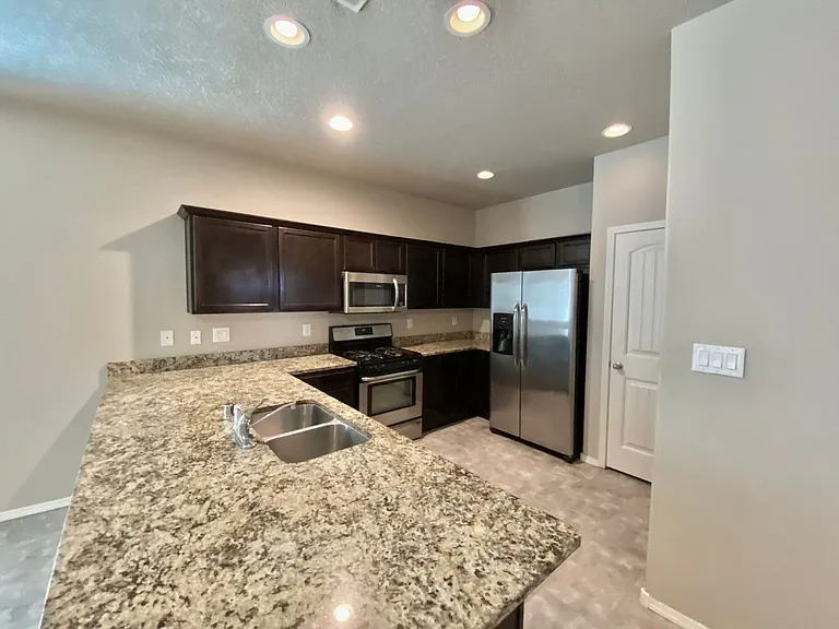 7000 Napoleon Rd NE — Photo 4